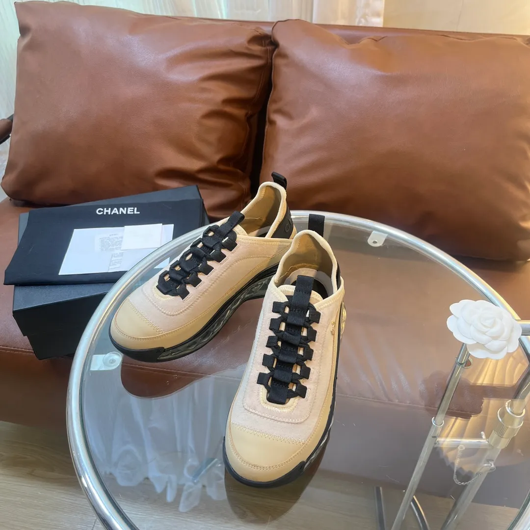 👟👟Ex-factory price 600👟👟 [Long-term supply of high-end versions] ⚠️Note: This model has many colors and the market has a complete range of colors. Welcome to consult ~ chanel Chanel Xiaoxiang casual sports shoes for couples and dad shoes for couples. The original version of the counter is 1:1, each color is accurately matched, and the internal standard is coded. ❣️Fabric material: original imported cow down + imported fabric, ❣️Inner material: imported breathable velvet, ❣️Outsole material: Original 1:1 mold opening, 3 layers of TPU ❣️Number of sizes: Women's 35-42 Men's 39-46 (Men's ➕10) Couple's version (with full set of high-end packaging)
